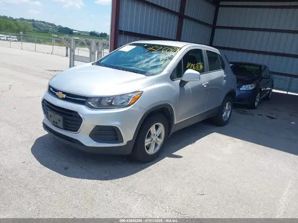 KL7CJNSB5JB575431 2018 CHEVROLET TRAX - Image 2