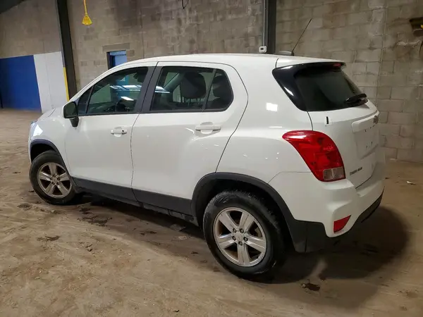 KL7CJNSB5JB614633 2018 CHEVROLET TRAX - Image 2