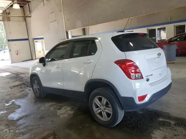 KL7CJNSB5JB709502 2018 CHEVROLET TRAX - Image 2