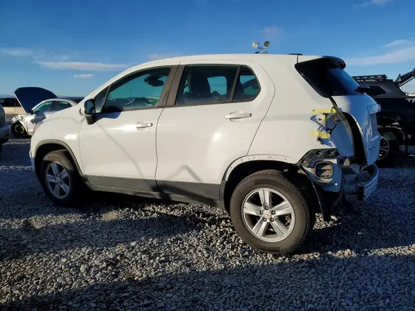 KL7CJNSB5JB719947 2018 CHEVROLET TRAX - Image 2