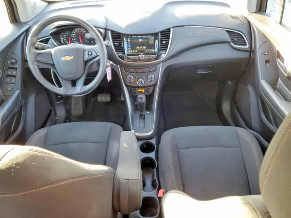 KL7CJNSB5JB719947 2018 CHEVROLET TRAX - Image 8
