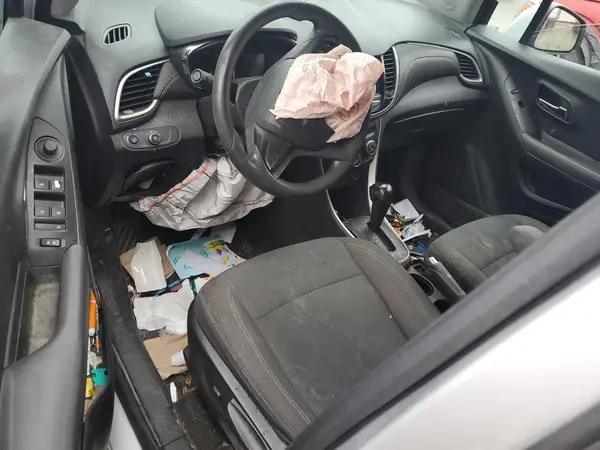 KL7CJNSB5JB722587 2018 CHEVROLET TRAX - Image 8