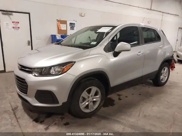 KL7CJNSB5JB722654 2018 CHEVROLET TRAX - Image 2