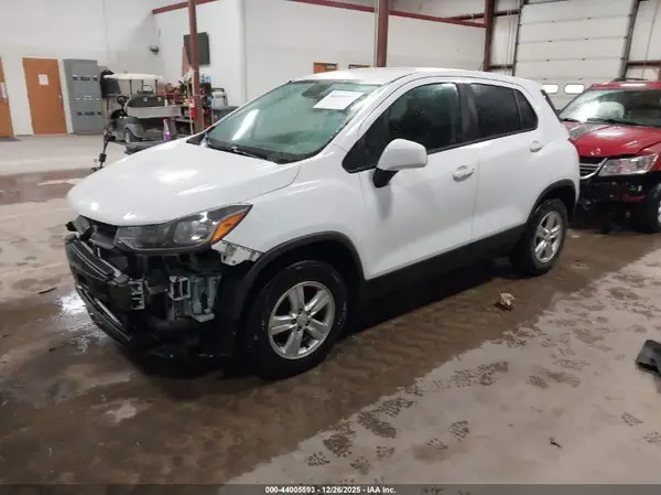 KL7CJNSB5LB058407 2020 CHEVROLET TRAX - Image 2
