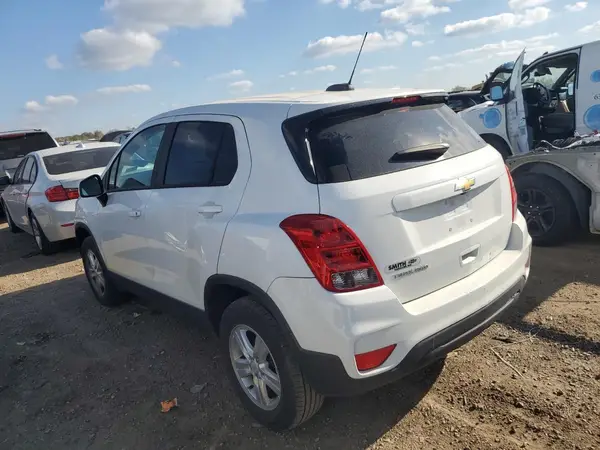 KL7CJNSB5MB301621 2021 CHEVROLET TRAX - Image 2