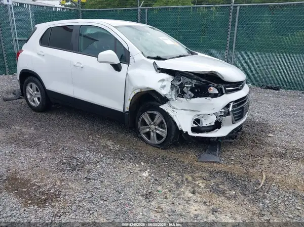 KL7CJNSB5MB326387 2021 CHEVROLET TRAX - Image 1