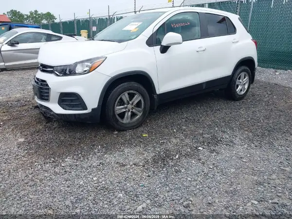 KL7CJNSB5MB326387 2021 CHEVROLET TRAX - Image 2