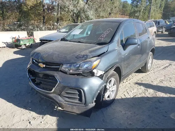 KL7CJNSB5MB336627 2021 CHEVROLET TRAX - Image 2