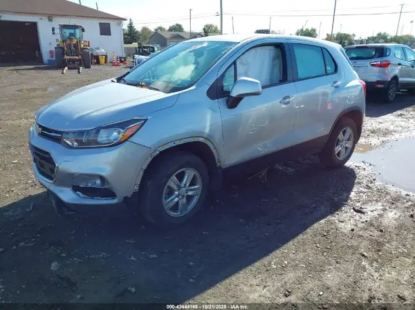 KL7CJNSB5MB341875 2021 CHEVROLET TRAX - Image 2