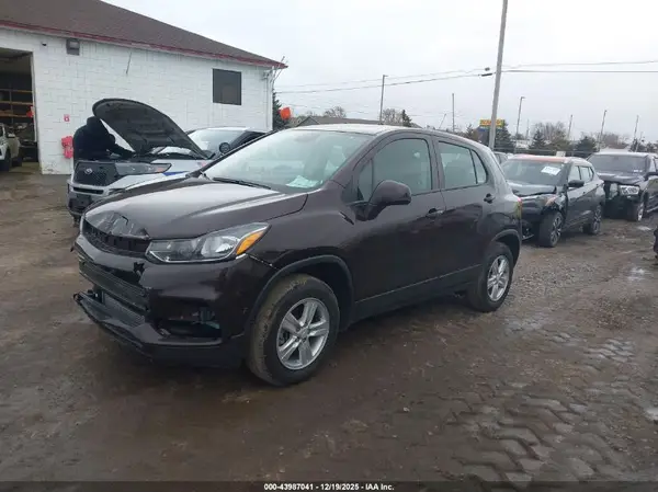 KL7CJNSB5MB355985 2021 CHEVROLET TRAX - Image 2
