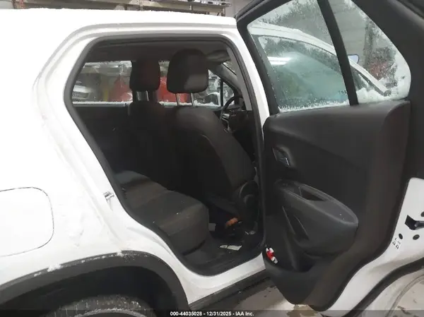 KL7CJNSB6HB101529 2017 CHEVROLET TRAX - Image 8