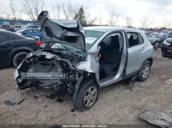 KL7CJNSB6HB252502 2017 CHEVROLET TRAX - Image 2