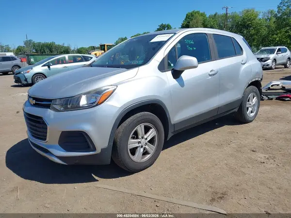 KL7CJNSB6JB501953 2018 CHEVROLET TRAX - Image 2
