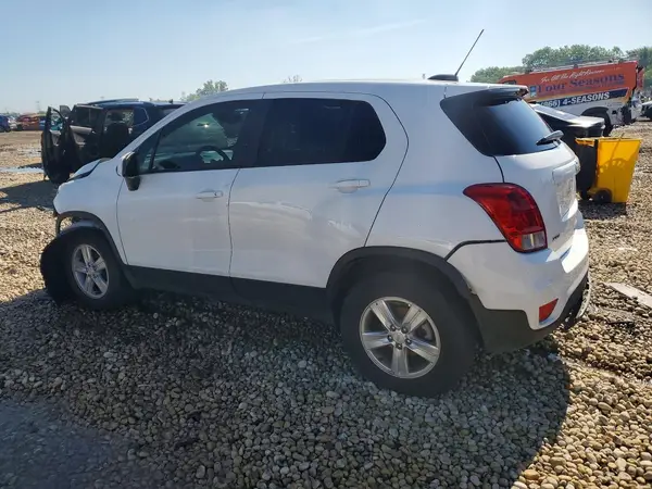 KL7CJNSB6JB522303 2018 CHEVROLET TRAX - Image 2
