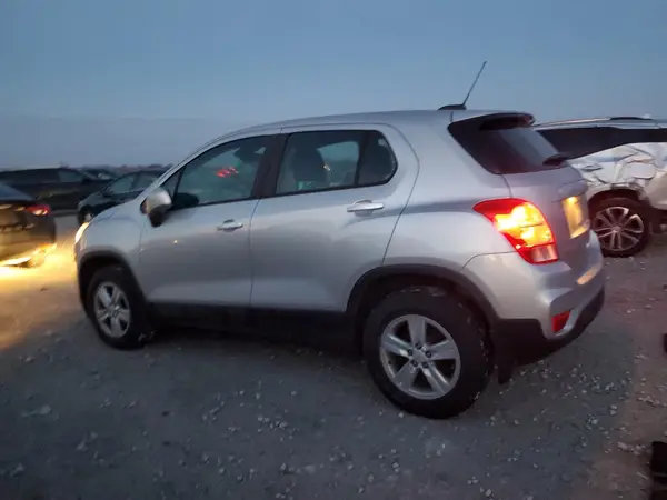 KL7CJNSB6JB530448 2018 CHEVROLET TRAX - Image 2