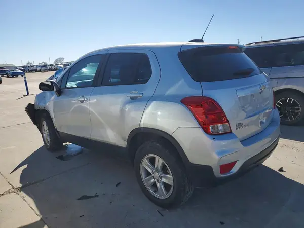 KL7CJNSB6JB609974 2018 CHEVROLET TRAX - Image 2