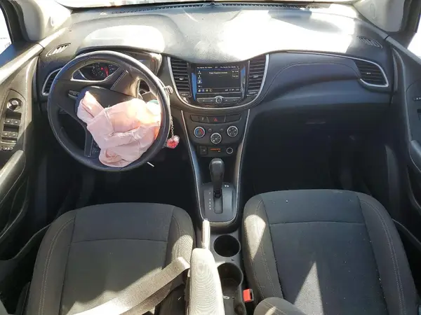 KL7CJNSB6JB609974 2018 CHEVROLET TRAX - Image 8