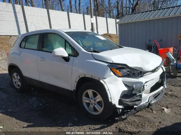 KL7CJNSB6JB613524 2018 CHEVROLET TRAX - Image 1