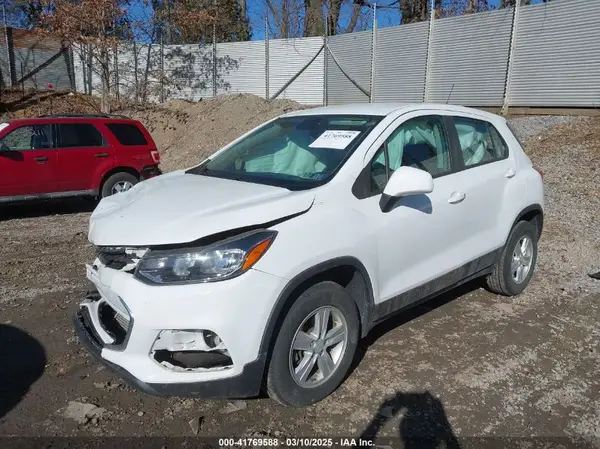 KL7CJNSB6JB613524 2018 CHEVROLET TRAX - Image 2
