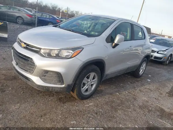 KL7CJNSB6JB621722 2018 CHEVROLET TRAX - Image 2