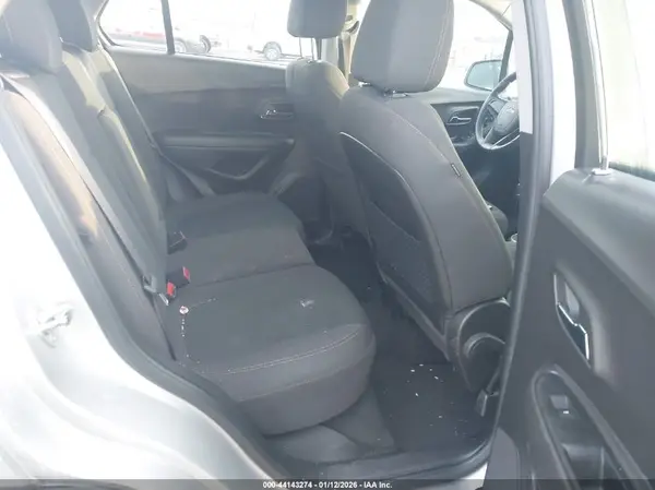 KL7CJNSB6JB621722 2018 CHEVROLET TRAX - Image 8