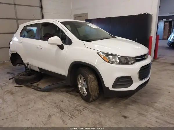 KL7CJNSB6JB718208 2018 CHEVROLET TRAX - Image 1