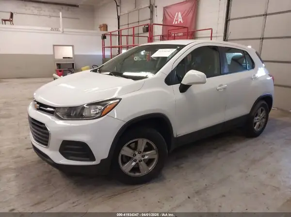 KL7CJNSB6JB718208 2018 CHEVROLET TRAX - Image 2