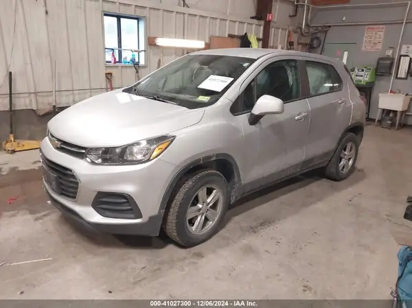 KL7CJNSB6JB721996 2018 CHEVROLET TRAX - Image 2