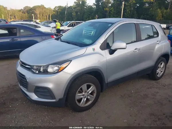 KL7CJNSB6JB723196 2018 CHEVROLET TRAX - Image 2