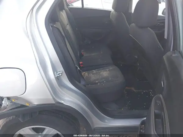 KL7CJNSB6JB723196 2018 CHEVROLET TRAX - Image 8
