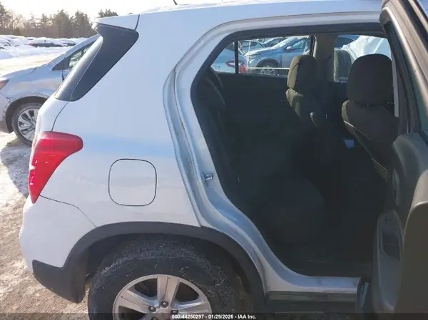 KL7CJNSB6MB314409 2021 CHEVROLET TRAX - Image 3