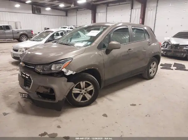 KL7CJNSB6MB339925 2021 CHEVROLET TRAX - Image 2