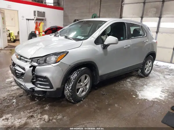 KL7CJNSB6MB352660 2021 CHEVROLET TRAX - Image 2