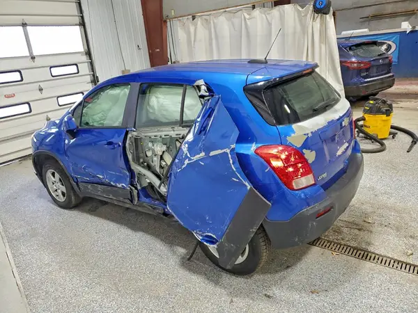 KL7CJNSB7GB610057 2016 CHEVROLET TRAX - Image 2
