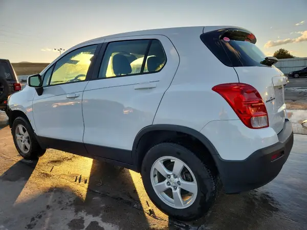 KL7CJNSB7GB611516 2016 CHEVROLET TRAX - Image 2