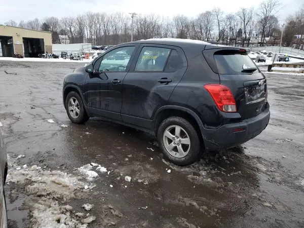 KL7CJNSB7GB699144 2016 CHEVROLET TRAX - Image 2
