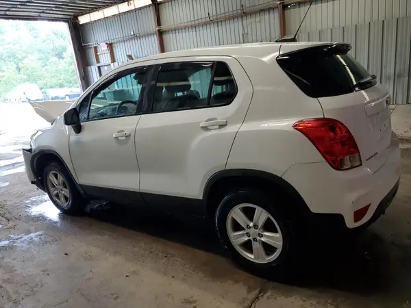 KL7CJNSB7HB101555 2017 CHEVROLET TRAX - Image 2