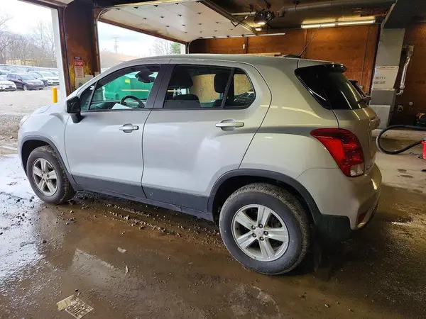 KL7CJNSB7HB174781 2017 CHEVROLET TRAX - Image 2