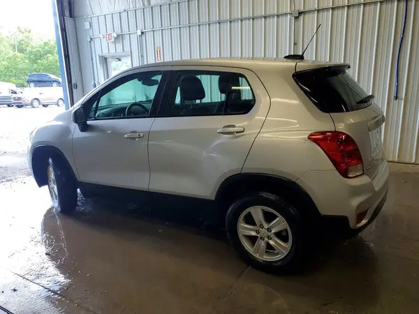 KL7CJNSB7JB519961 2018 CHEVROLET TRAX - Image 2