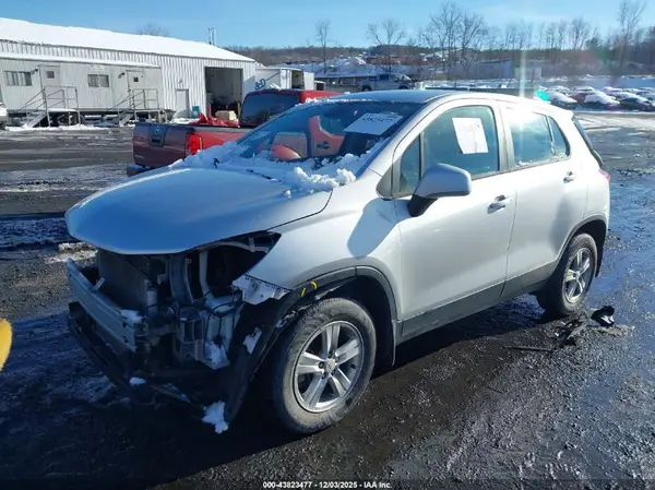 KL7CJNSB7JB551180 2018 CHEVROLET TRAX - Image 2