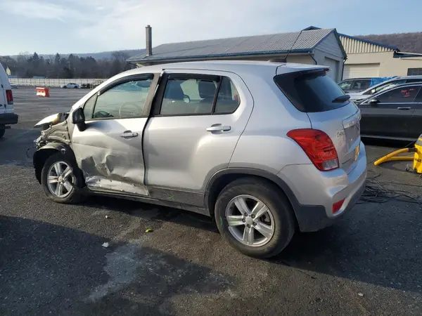 KL7CJNSB7JB572322 2018 CHEVROLET TRAX - Image 2