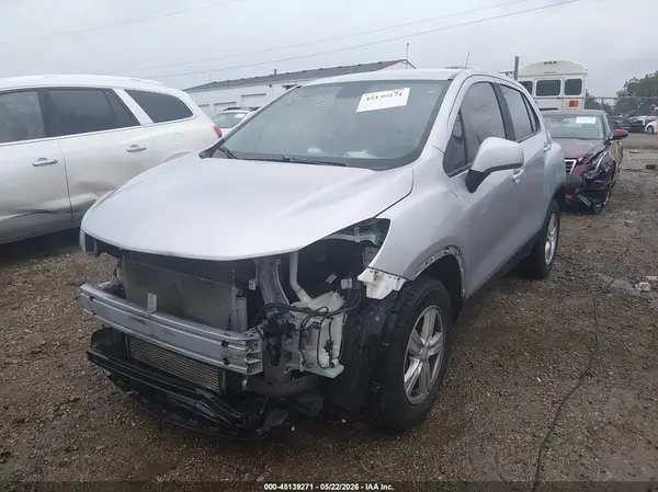 KL7CJNSB7JB577276 2018 CHEVROLET TRAX - Image 2