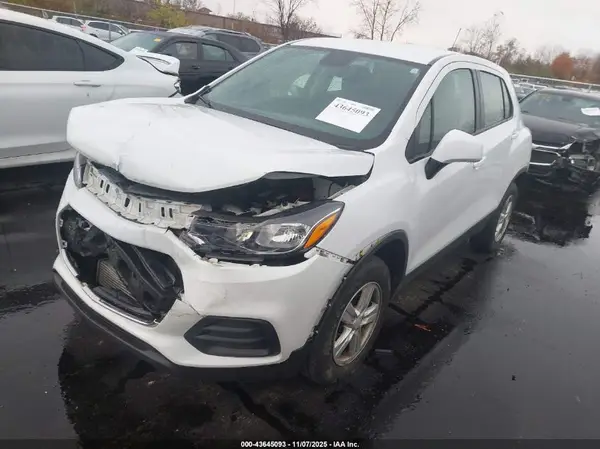 KL7CJNSB7JB580226 2018 CHEVROLET TRAX - Image 2