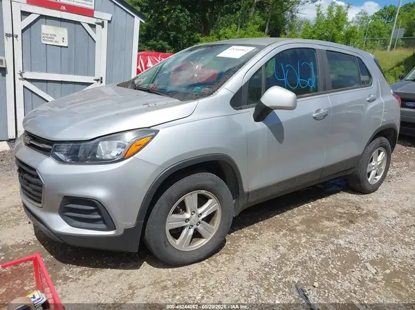 KL7CJNSB7JB625052 2018 CHEVROLET TRAX - Image 2