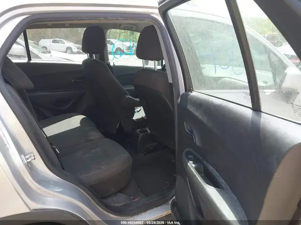 KL7CJNSB7JB625052 2018 CHEVROLET TRAX - Image 8