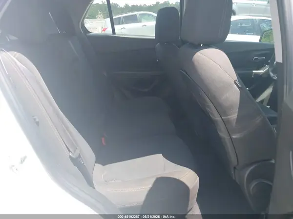 KL7CJNSB7JB709565 2018 CHEVROLET TRAX - Image 8