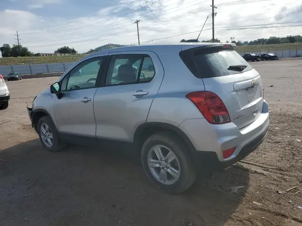 KL7CJNSB7JB717536 2018 CHEVROLET TRAX - Image 2