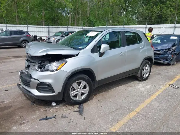 KL7CJNSB7JB720016 2018 CHEVROLET TRAX - Image 2