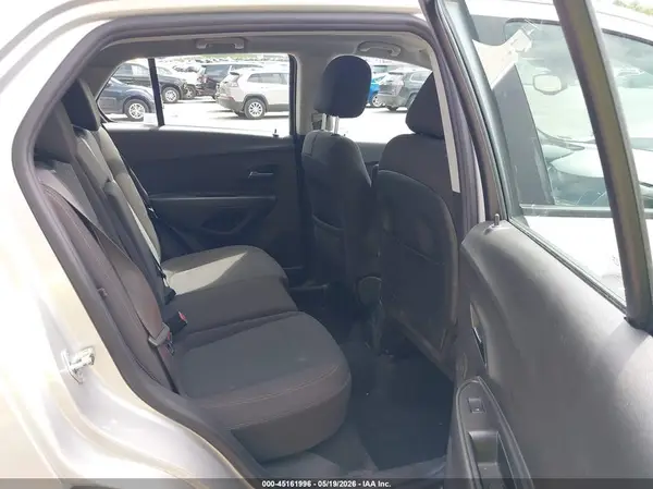 KL7CJNSB7JB720016 2018 CHEVROLET TRAX - Image 8