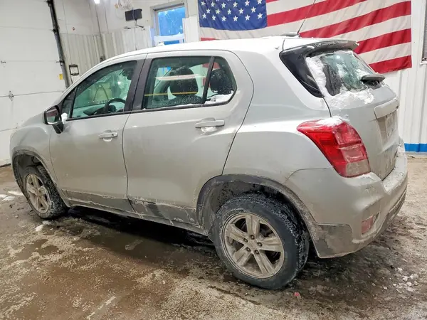 KL7CJNSB7JB730402 2018 CHEVROLET TRAX - Image 2
